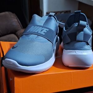 Nike Kids Sneakers - Gray and White